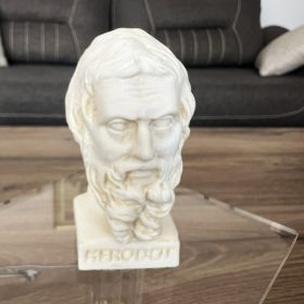 Реплика на древногръцка статуя на Херодот - бащата на историята