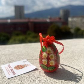 Червено яйце на изобилието, лакова живопис