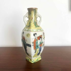 Ръчно рисувана керамична ваза "Нежност"