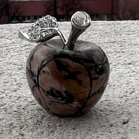 Ябълка, ръчно изработена от естествен ахат