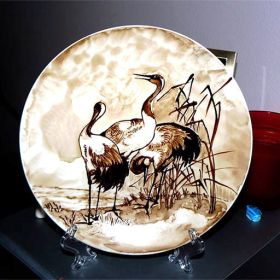 Декоративна, ръчно рисувана порцеланова чиния, Жерави