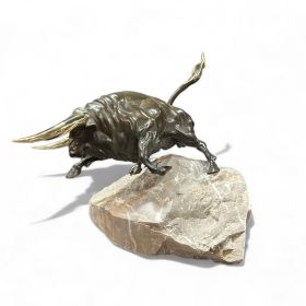 Скулптура на бик