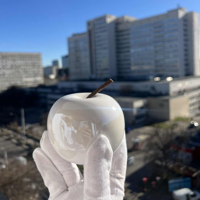 Малка пластика на ябълка