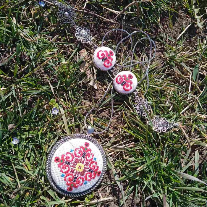 Елегантен комплект бижута с бг бродерия