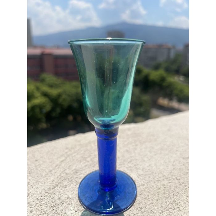 Чаша за ликьор, цветно стъкло