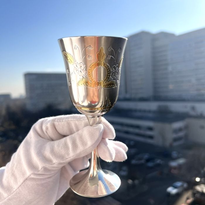 Посребрена и частично позлатена чаша за бяло вино