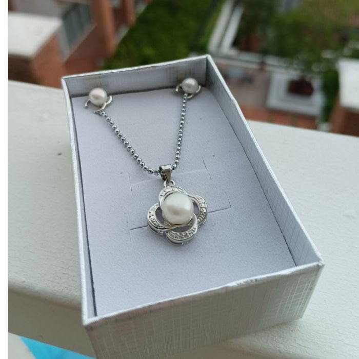 Сребърен комлект - колие с обеци с естествени перли