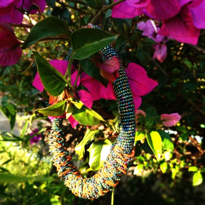 Колие от мъниста, ръчна изработка