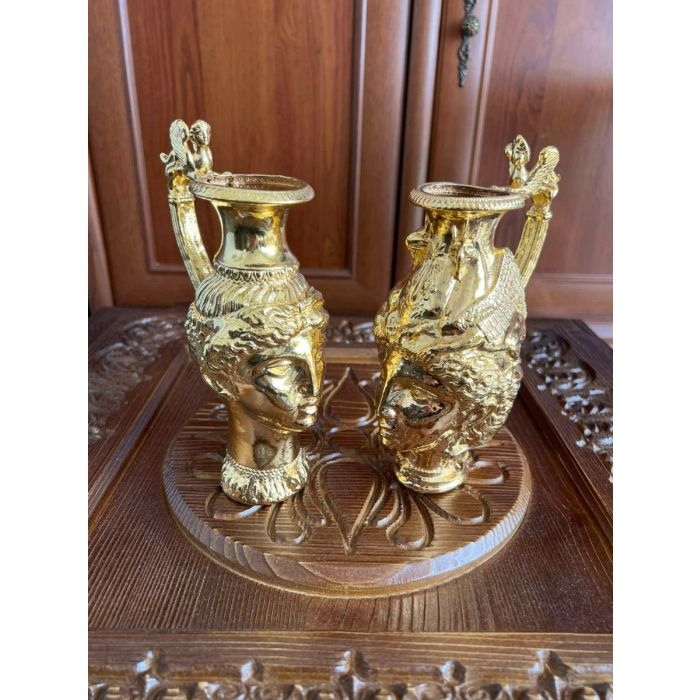 Реплики на златните ритони с глава на амазонка