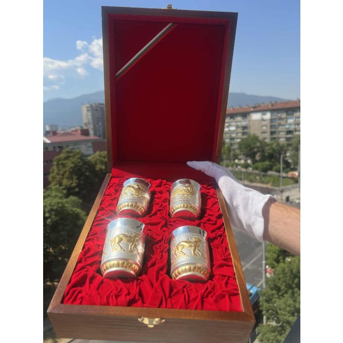 Сервиз за бренди от 4 бр. сребърни чаши с тракийски сцени