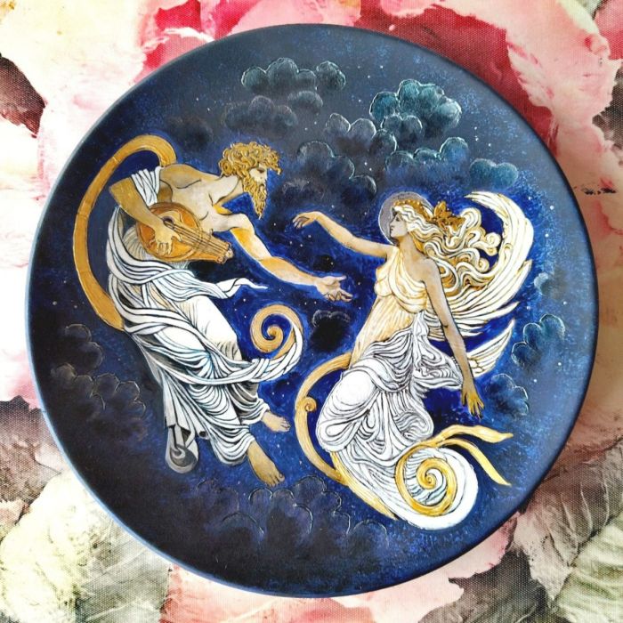 Ръчно рисувана чиния с позлата - Вечната любов на Орфей и Евредика