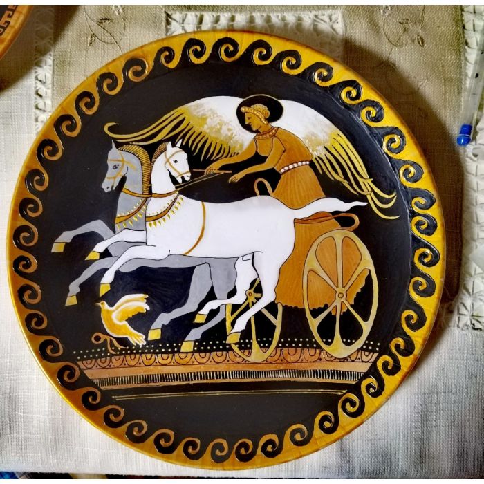 Ръчно рисувана керамична чиния със злато, По пътя към победата с богинята Нике