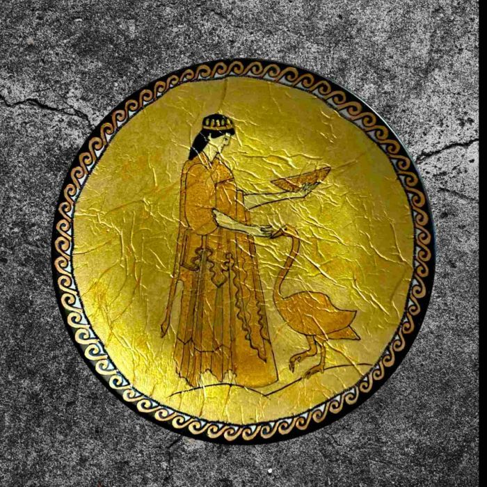 Позлатена, ръчно рисувана керамична чиния, Леда и лебеда