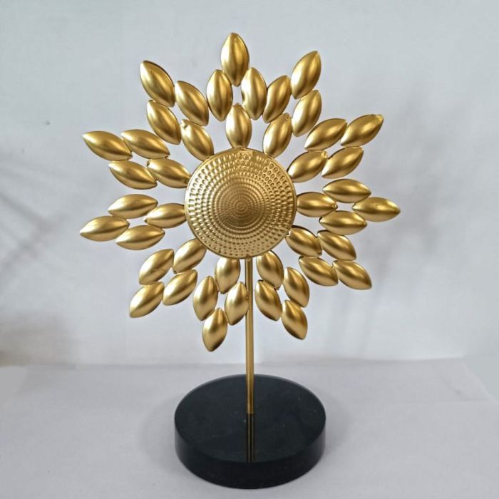 Златно слънце, малка пластика