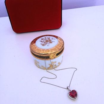 Сребърно колие с рубин, Огнено сърце