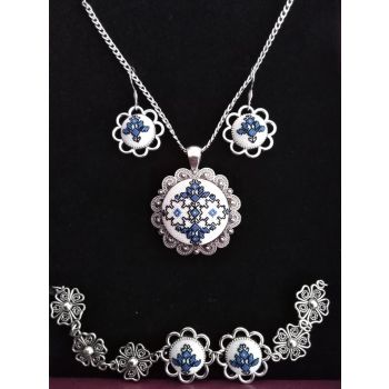 Синева - комплект ръчно бродирани бижута, българска шевица