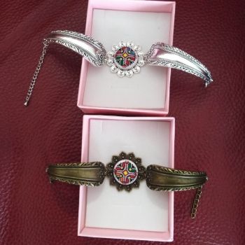 Българска гривна с бродерия