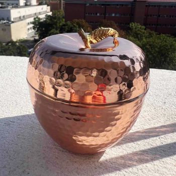 Голяма ябълка, ръчно кована пластика - захарница от мед