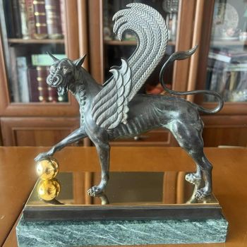 Уникална пластика на грифон