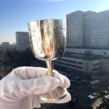 Посребрена чаша за бренди