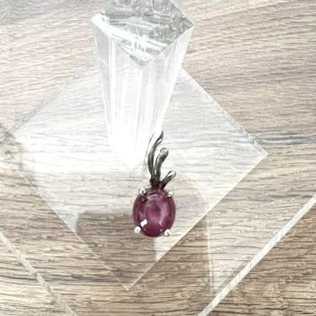 Сребърно колие с естествен рубин, Сияние
