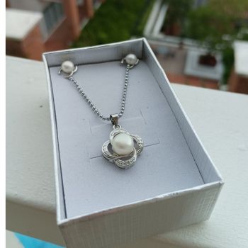 Сребърен комлект - колие с обеци с естествени перли