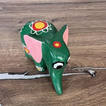 Ръчно израбонев дървен слон от Кения