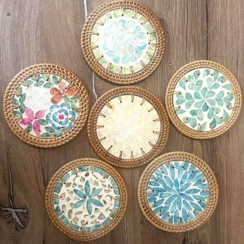 Комплект изработени поставки за чаши от естествен седеф и бамбук, Вълшебството на седефа