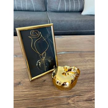 Подарък за теб - позлатена роза и ябълка