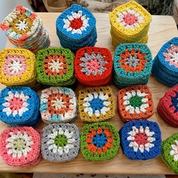 Ръчно плетени на една кука бабини квадрати - 55 бр.