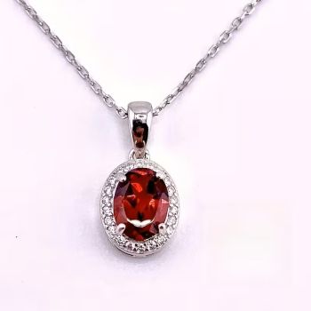 Класическо сребърно колие с гранат