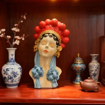 Актриса - малка пластика