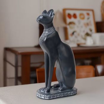 Реплика на египетската богиня Бастет