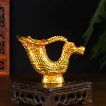 Реплика на ритон на златен дракон