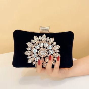 Бална чанта за кралици