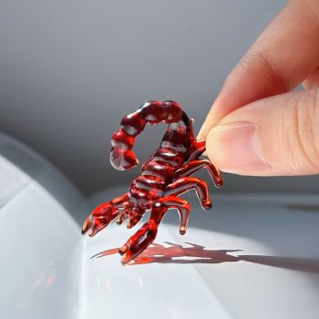 Скорпион, миниатюра от цветно стъкло тип Мурано