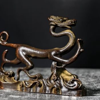 Реплика на антична фигура на Лазурния дракон, един от небесните пазители