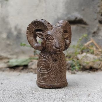 Дървопластика на глава на овен