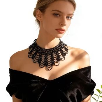 Черната дантела, ръчно изработено колие от мъниста 