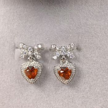 Сребърни обеци във формата на сърце с естествен гранат