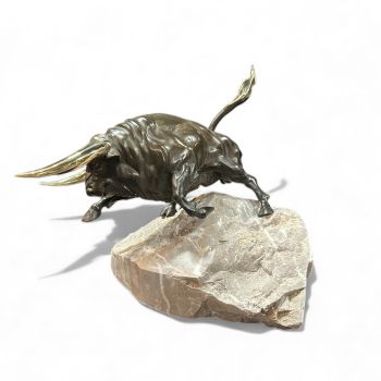 Скулптура на бик