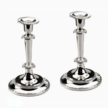 Комплект елегантни свещници